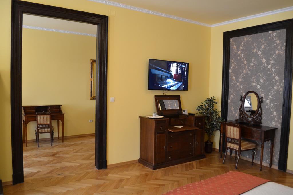 Casa Republicii Hotel Brasov Room photo